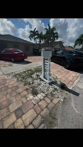 Outdoor Landscaping before and after in Kendall, by Yurisbel: before